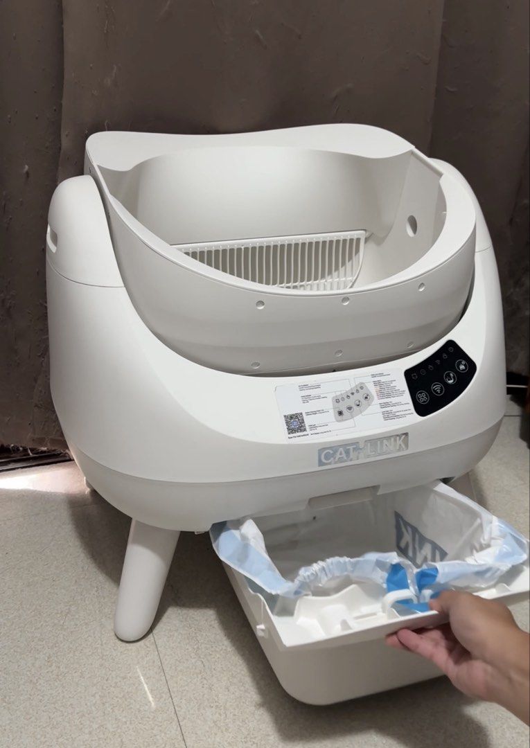 CATLINK OPEN-X Automatic Self Cleaning Litter Box (Category: Homes & Other Pet Accessories) located in Taguig. Submitted by jddeclutter (Listing ID 1446059429, Image 3). Description: Bought Dec 2025 Ready to lalamove, no box anymore Nalinisan na po Loc: Taguig.