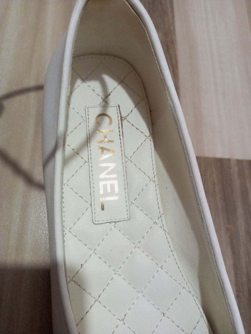 CHANEL FLATS (Category: Flats & Sandals) located in Bulacan. Submitted by joanagwen (Listing ID 1446007435, Image 2). Description: CH@N3L FLATS Ang pretty 🥺 Size 37 on tag.