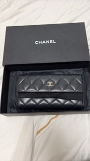 (Category: ) located in . Submitted by obsessedshopping (Listing ID 1351500482, Image 1). Description: .
