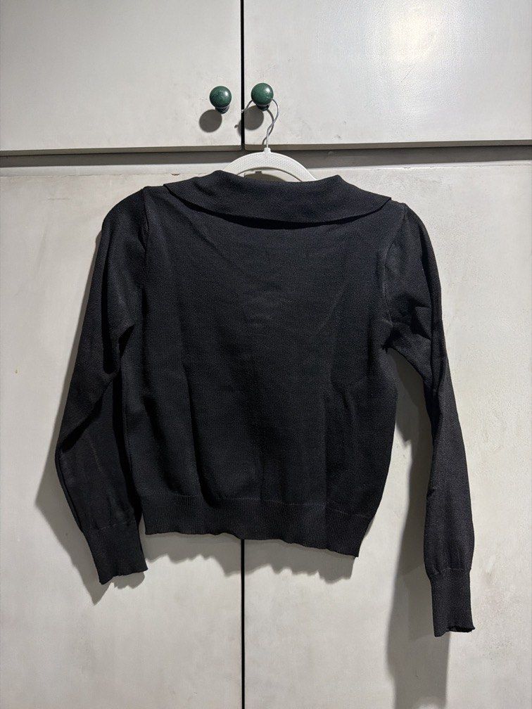 Clothes for breakfast Black Long Sleeved Knit Top (Category: Longsleeves) located in Pasig City. Submitted by _annika (Listing ID 1446096851, Image 2). Description: perfect for the office.