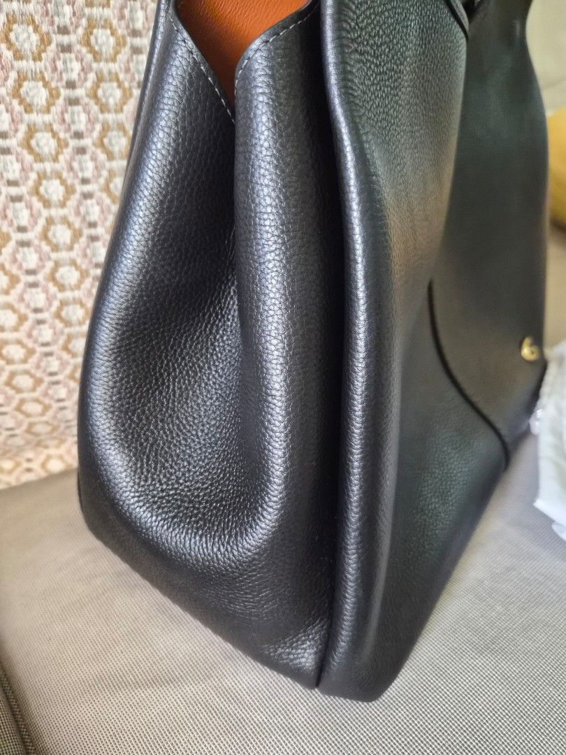 Coach Lana Shoulder Bag (Category: Luxury Bags & Wallets) located in Manila. Submitted by fasyon (Listing ID 1446008955, Image 2). Description: Authentic. Purchased at Powerplant mall in June 2025 Complete with dust bag, care card, and Coach paper bag. Slightly used with minimal signs of wear from normal use. Well maintained and still in excellent condition..