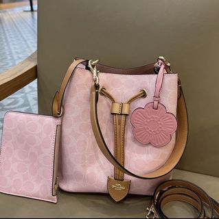 (Category: ) located in . Submitted by lovecollector. (Listing ID 1446007013, Image 1). Description: .