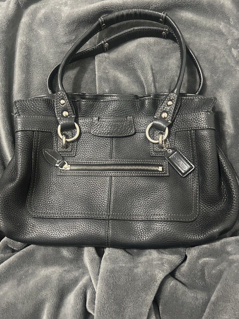 Coach Vintage Bag (Category: Luxury Bags & Wallets) located in Santo Tomas. Submitted by .kristine (Listing ID 1446155144, Image 1). Description: PRELOVED - WELL USED.