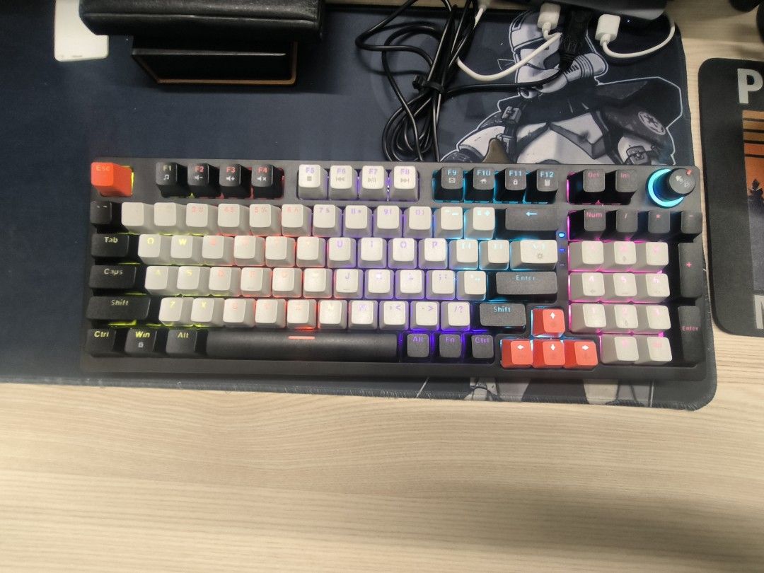 Mechanical Keyboard with RGB Lighting492840641386270720