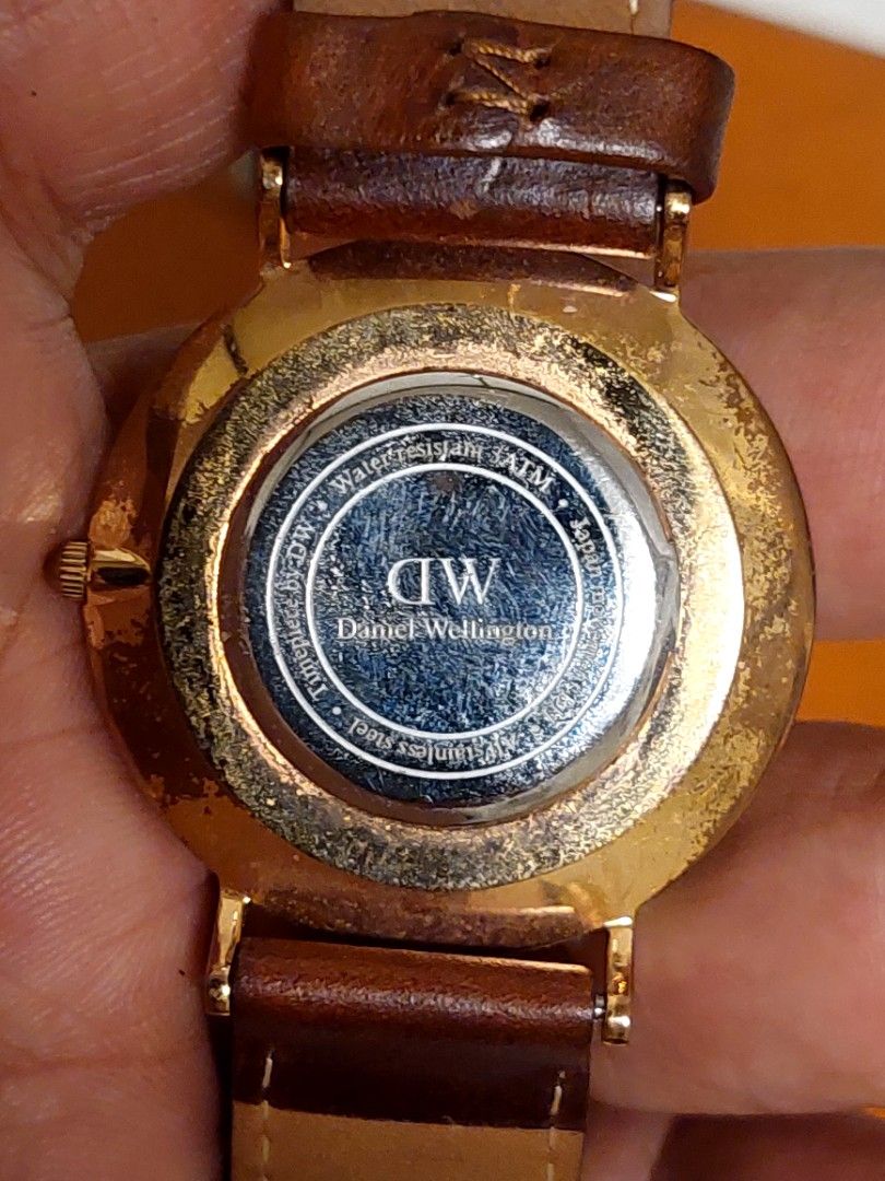 Daniel wellington classic st.mawes watch (Category: Men's Watches) located in Santa Rosa. Submitted by roycerocus (Listing ID 1446036374, Image 2). Description: like new cond. original strap no issue.