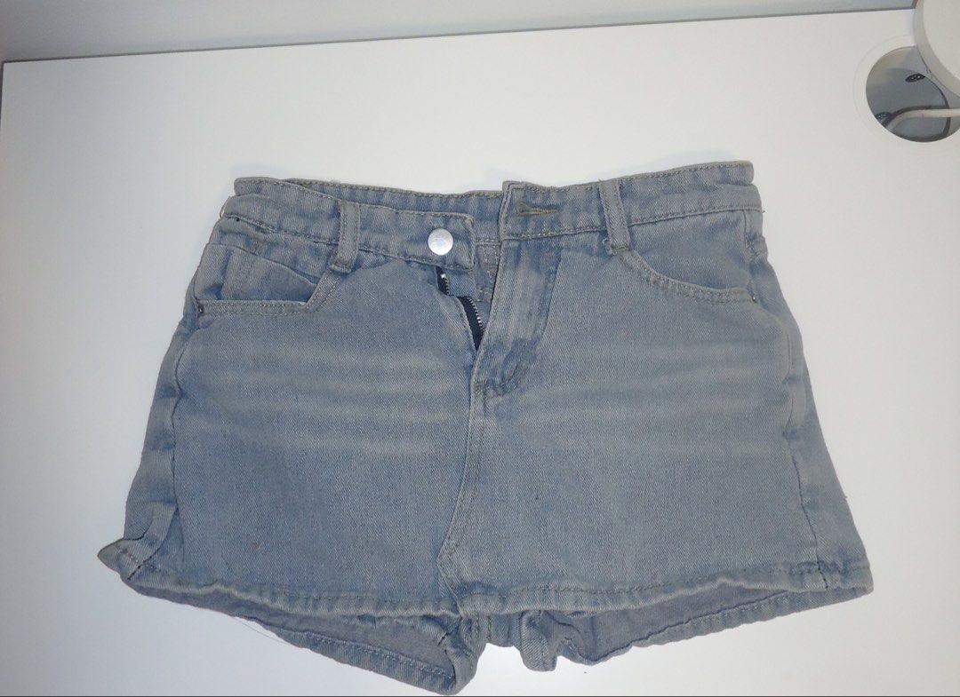 Denim Skort (Category: Other Bottoms) located in Manila. Submitted by shellseauhh.declutter (Listing ID 1446098097, Image 1). Description: s-m waistline: 26-28 inches .