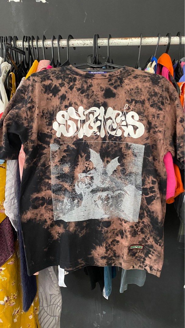 Deva states tee (Kategori: Atasan) berada di Bandung. Dikirim oleh prelovedbysons (ID iklan 1446040937, Gambar 1). Deskripsi: Size S minus sablon crack.