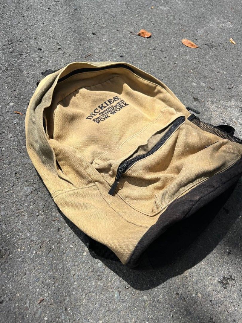 Distressed Dickies Backpack (Category: Backpacks) located in Quezon City. Submitted by michypeachyy1 (Listing ID 1446059918, Image 2). Description: 950 plus shipment design/style niya talaga yan hindi po stains issue last picsture.
