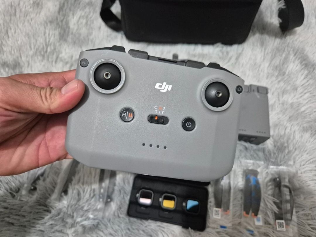 DJI Mini 5 Pro FMC (Category: Drones) located in Manila. Submitted by gadjetseller122889 (Listing ID 1446005166, Image 3). Description: DJI Mini 5 Pro FMC Aircraft DJI RC-N3 Flight battery x3 Two way charging hub Shoulder bag ND Filter Set 6 set of propeller Cycle count 4, 6, 6.