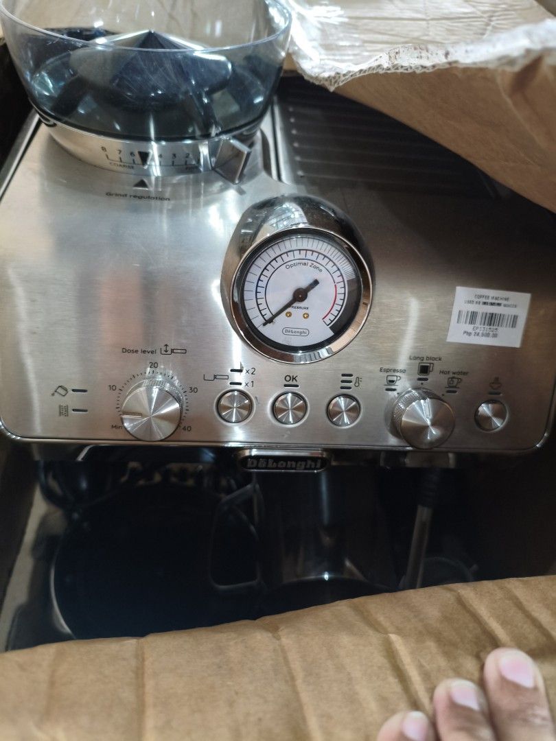 DēLonghi Coffee Machine (Category: Coffee & Tea Tableware) located in Manila. Submitted by hmrgrace5. (Listing ID 1446030444, Image 2). Description: w/ accs.