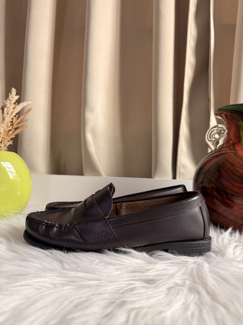 Eastland Loafer Shoes (Category: Loafers) located in Pasig City. Submitted by snoca (Listing ID 1446009124, Image 2). Description: Size 6 Bought for 4k brand new and hardly used.