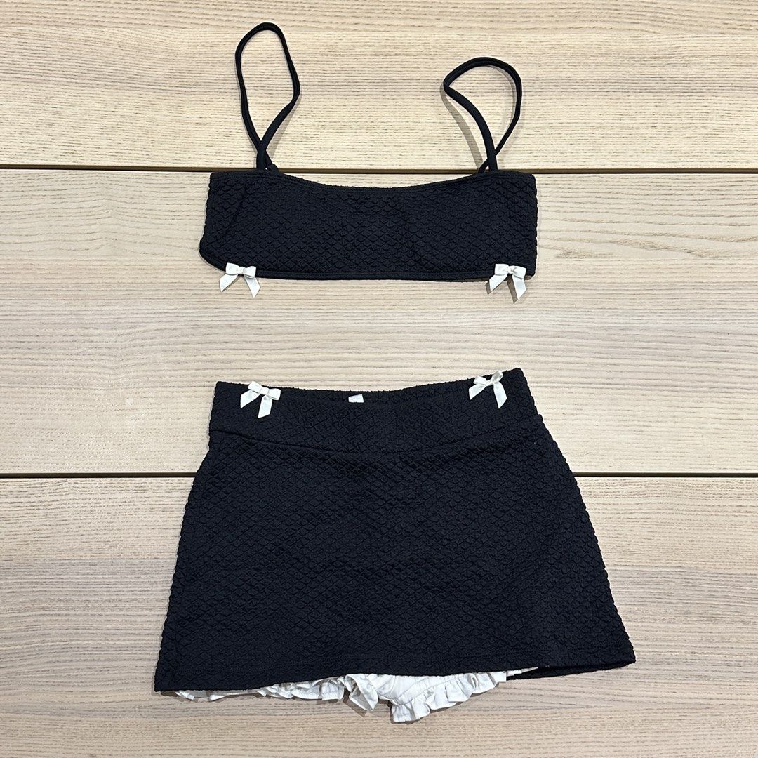 Eighth Mermaid Belle Set in Black Mithril (Small) (Category: Bikinis & Swimsuits) located in Pasig City. Submitted by preloved.by.patsy (Listing ID 1446082039, Image 2). Description: ⟡ Small ⟡ Has dot sand markings on the skort’s white inner lining .