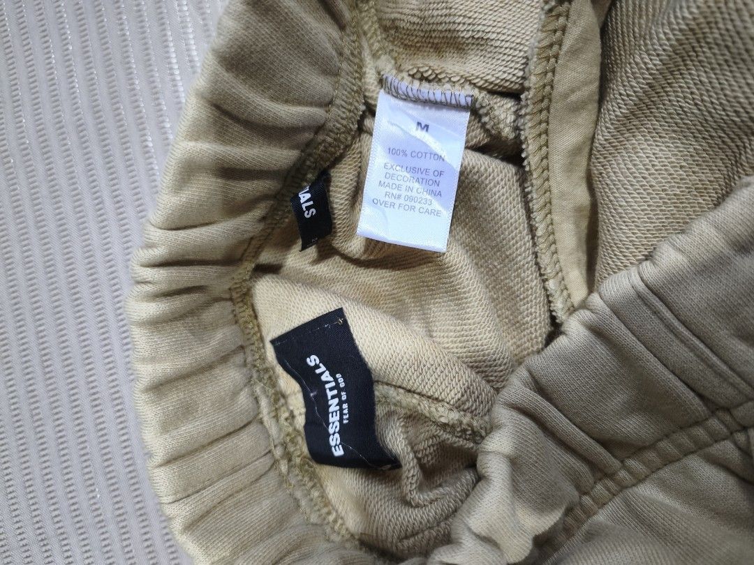 essentials (Category: Shorts) located in Manila. Submitted by keentree_5f0b60 (Listing ID 1446065504, Image 3). Description: Excellent condition No issue dimes pic.