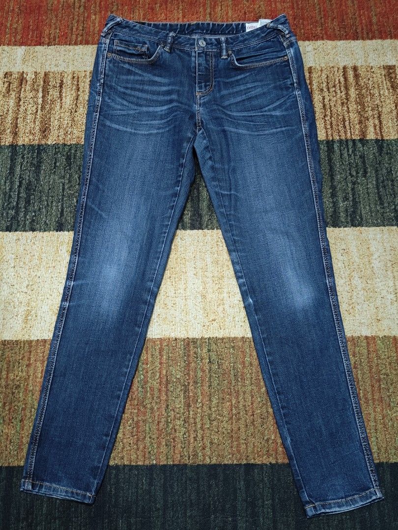 Evisu womens jeans osaka japan (Category: Jeans) located in Bulacan. Submitted by tipidayos (Listing ID 1446101765, Image 2). Description: Evisu womens jeans osaka japan Waistline 28-30 Length 37 Still in very good condition,.selling it for only 1k. Malolos meetup or shipping.