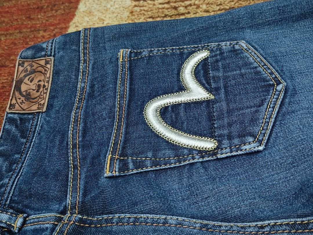 Evisu womens jeans osaka japan (Category: Jeans) located in Bulacan. Submitted by tipidayos (Listing ID 1446101765, Image 1). Description: Evisu womens jeans osaka japan Waistline 28-30 Length 37 Still in very good condition,.selling it for only 1k. Malolos meetup or shipping.