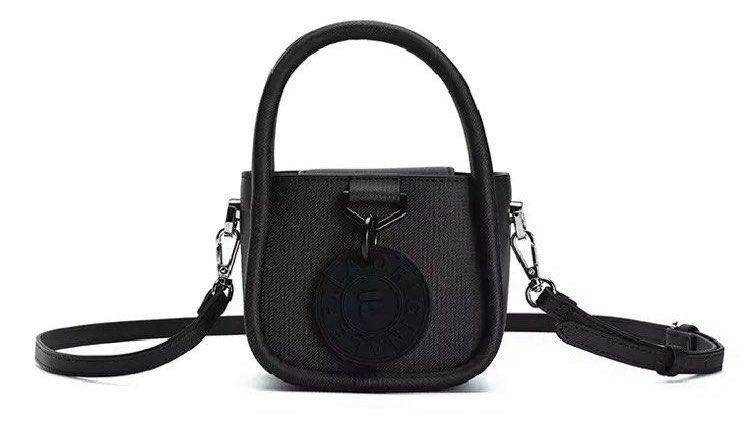 FILA CORE Small Black Crossbody Bag (Category: Luxury Bags & Wallets) located in San Pedro. Submitted by iekcm (Listing ID 1445986904, Image 1). Description: .