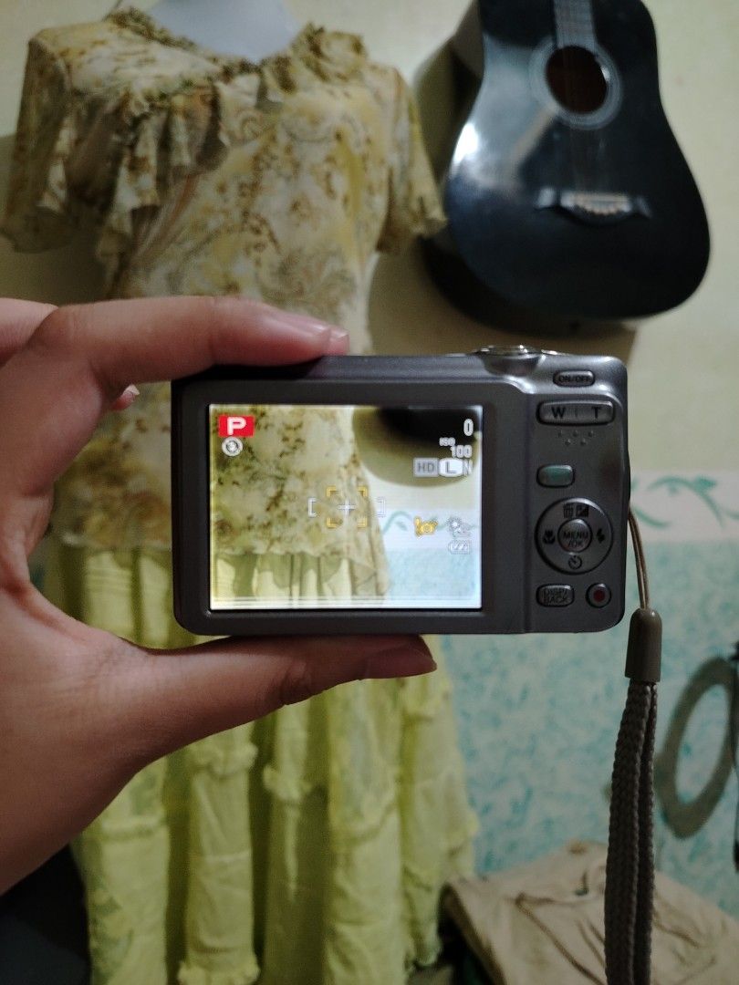 FUJIFILM JX500 in silver gray (Category: Cameras) located in Bulacan. Submitted by agos.lirya (Listing ID 1446029751, Image 3). Description: FUJIFILM JX500 in silver gray PHP 1,999 ꩜ conclusions: - unit - battery - pouch - strap - card reader for iPhone ꩜ condition: - 8/10 - makinis pa - all buttons are functional - zoom in/out working - flash working - video quality is nice - audio quality as well ꩜ honest issues: - overexposed output kapag outd