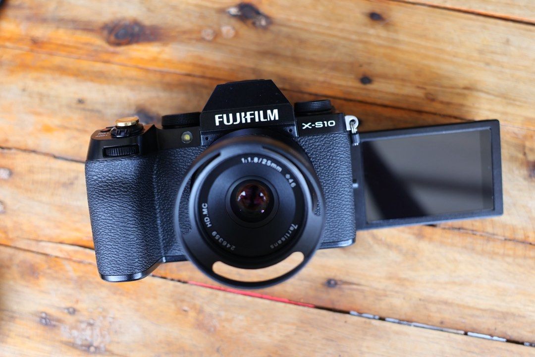 FUJIFILM X-S10 MIRRORLESS CAMERA (Category: Cameras) located in Manila. Submitted by lenascamera (Listing ID 1446083780, Image 3). Description: NOTE: Sa dami po ng message na natatangap ko, naka hold napo ang Mga message hindi napo ako makapag reply pero na babasa ko kaya hanggat maari mag direct na kayo sa page ko sa facebook Lena’s camera para makareply ako agad salamat. FUJIFILM X-S10 MIRRORLESS CAMERA Price: ₱55,000 Condition: Almost New Good
