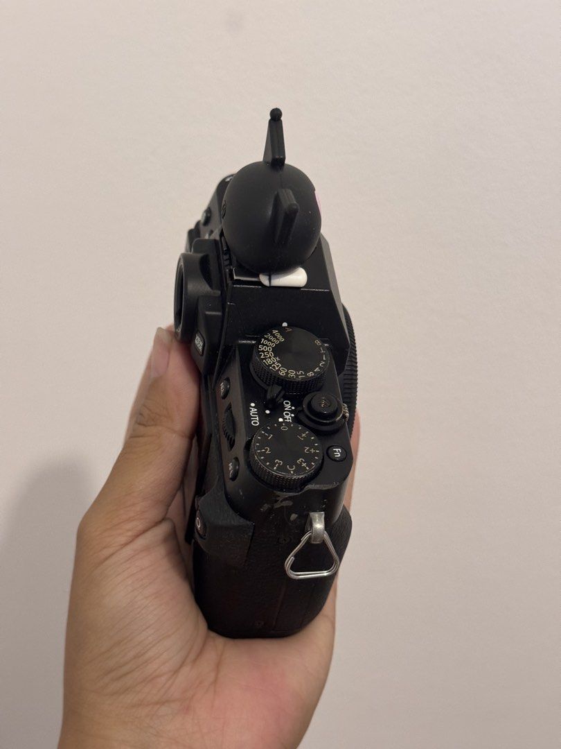 Fujifilm X-T30 Mark I Mirrorless Camera (Category: Cameras) located in Makati City. Submitted by justine.ph (Listing ID 1446009394, Image 2). Description: - Fujifilm X-T30 camera body in Black - Battery - Battery charger - Meet up only.