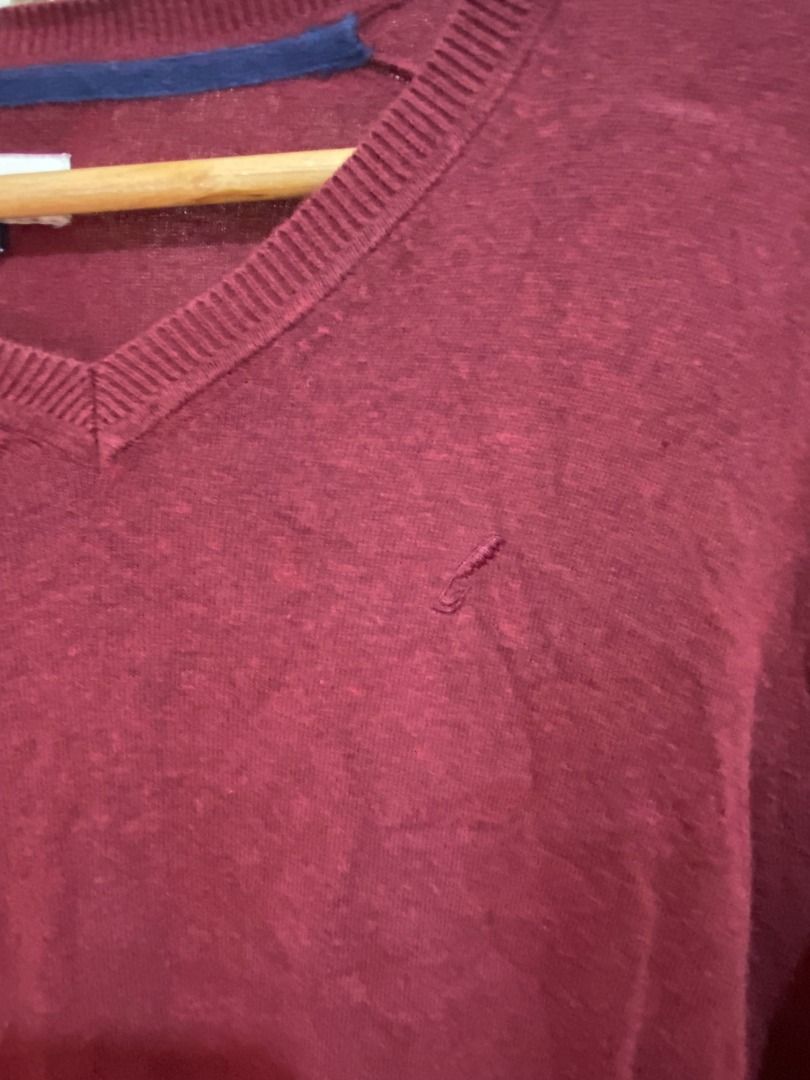 [G2000] Original Burgundy V-Neck Sweater (Category: Coats, Jackets and Outerwear) located in Quezon City. Submitted by thedeclutterer_ (Listing ID 1446074176, Image 3). Description: Description: - No flaws - Excellent condition (will iron the clothes and provide proof) - Photo model height: 5'6 Dimensions: Shoulder Width - 42.5 cm / 16.7 in Length - 67 cm / 26 in Shipping Options: Delivery through courier service (J&T, LBC, Flash Express) Payment