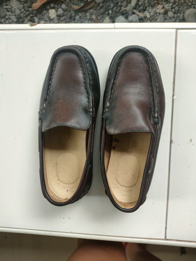 Gibi Brown Leather Loafers Size 29 (Category: Babies & Kids Fashion) located in Caloocan City. Submitted by rjb21 (Listing ID 1446100440, Image 1). Description: - Brand: Gibi - Material: Brown Leather - Style: Loafers, Slip-on - Size: 29 - Features: Good grip soles, ideal for everyday wear - Condition: Shows some signs of wear on insoles and soles.
