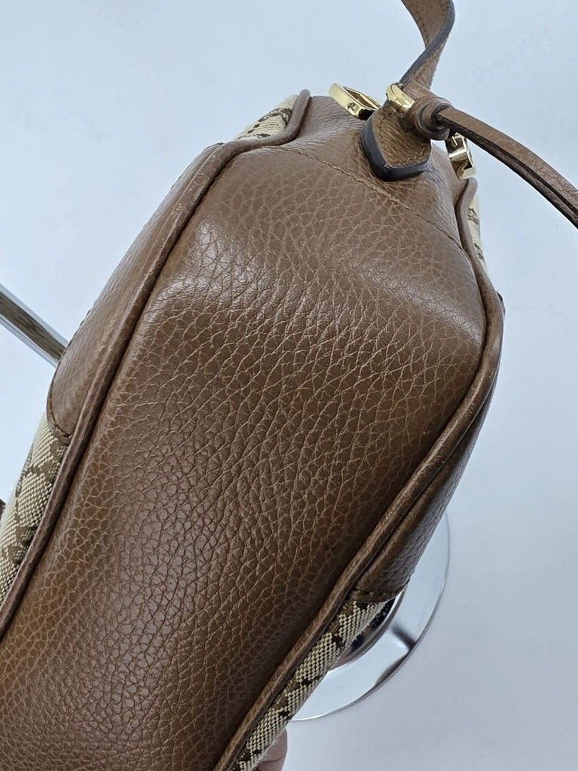 Gucci brer camera bag (Category: Luxury Bags & Wallets) located in Quezon City. Submitted by nadine_miel (Listing ID 1446047097, Image 3). Description: Gucci bree Camera bag Clean inside straps and corners are ok with minimal signs of use ofcourse its prelove but over all 9.8 out of 10 With entrupy certfcate Of course its authentic Grab this for only 35k.