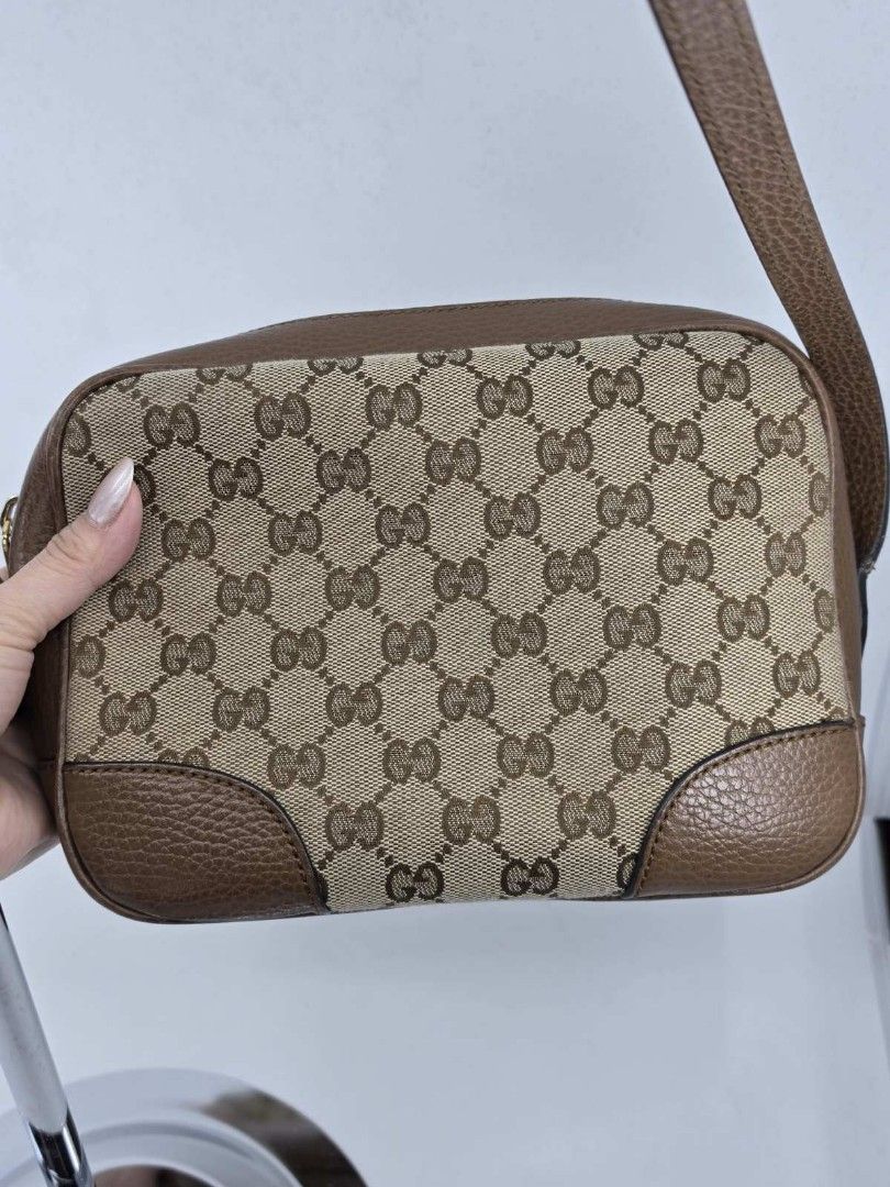 Gucci brer camera bag (Category: Luxury Bags & Wallets) located in Quezon City. Submitted by nadine_miel (Listing ID 1446047097, Image 2). Description: Gucci bree Camera bag Clean inside straps and corners are ok with minimal signs of use ofcourse its prelove but over all 9.8 out of 10 With entrupy certfcate Of course its authentic Grab this for only 35k.