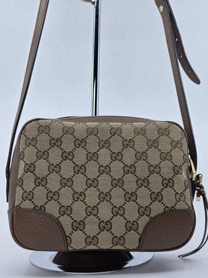 Gucci brer camera bag (Category: Luxury Bags & Wallets) located in Quezon City. Submitted by nadine_miel (Listing ID 1446047097, Image 1). Description: Gucci bree Camera bag Clean inside straps and corners are ok with minimal signs of use ofcourse its prelove but over all 9.8 out of 10 With entrupy certfcate Of course its authentic Grab this for only 35k.