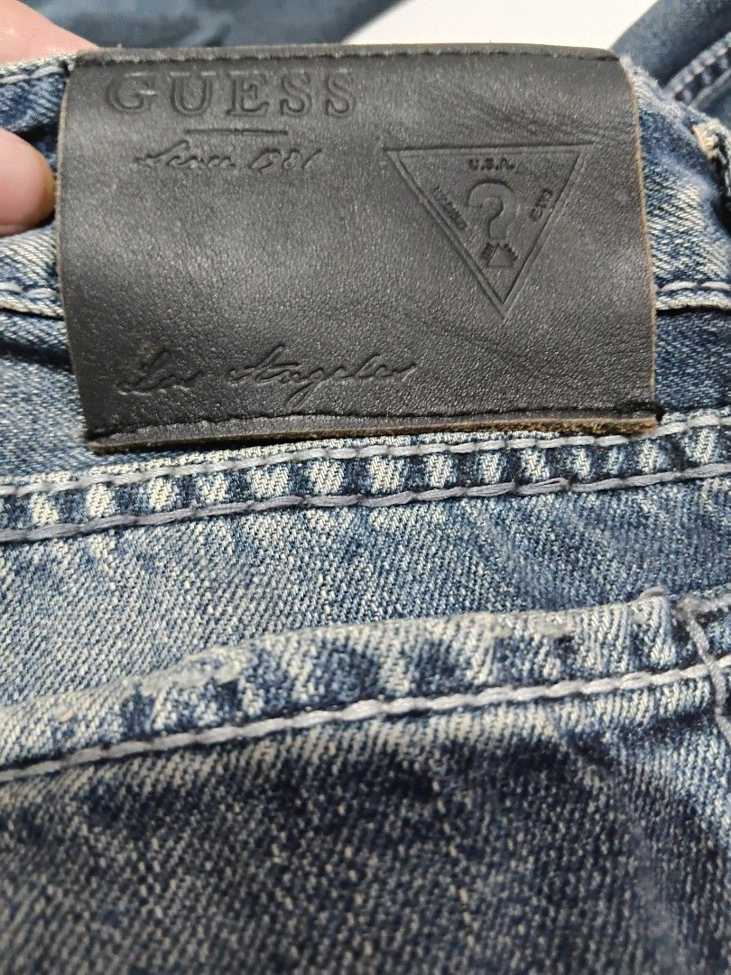 GUESS STRAIGHT JEANS W32 L43 (Category: Jeans) located in General Mariano Alvarez. Submitted by adonid (Listing ID 1445987362, Image 3). Description: GUESS STRAIGHT JEANS ORIGINAL GUESS STRAIGHT JEANS NORMAL SIGN OF USAGE ONLY NO ISSUE W32 L43.