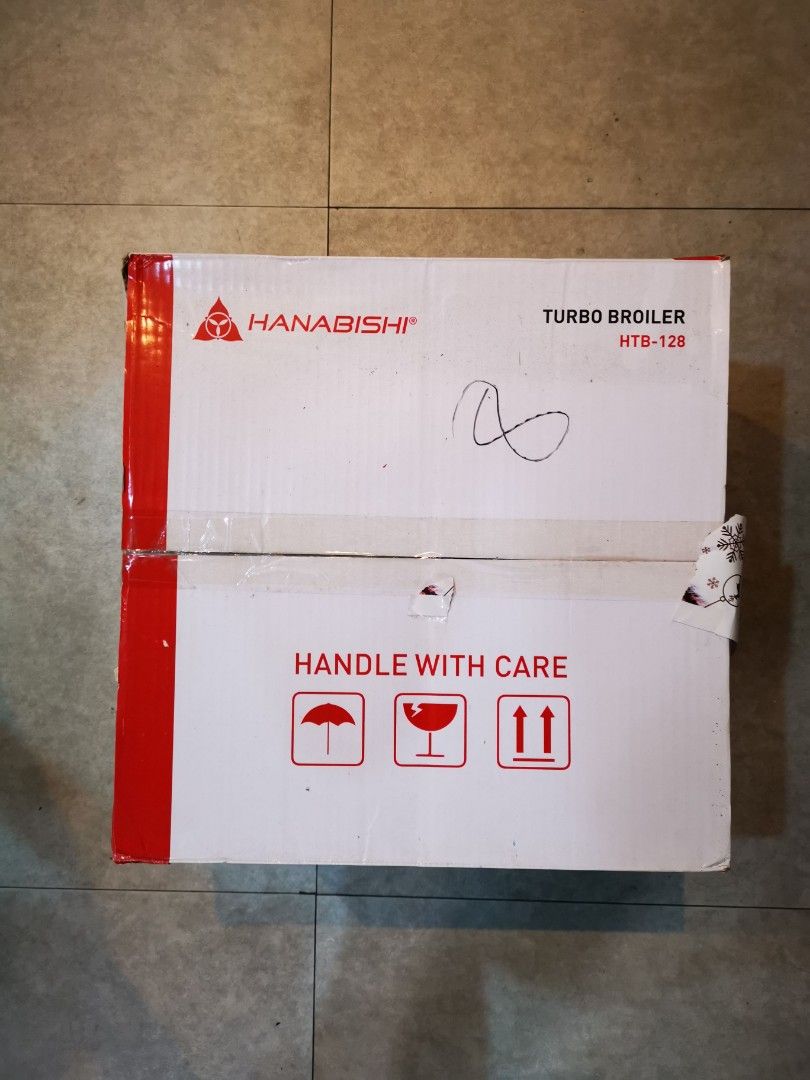 Hanabishi Turbo Broiler HTB-128 (Category: Cookware & Accessories) located in Manila. Submitted by clevershark_d5e72d (Listing ID 1446089749, Image 2). Description: - Hanabishi Turbo Broiler - Model: HTB-128 - Box shows some wear and tear from storage - Handle with care instructions visible on the side - Great for your kitchen needs RFS - Dumoble na sa bahay napanalunan sa raffle. .