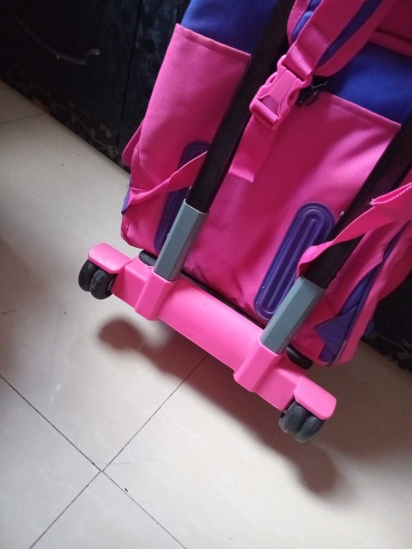 HAWK TROLLEY BAG FOR ELEMENTARY (3K ORIG PRICE) (Category: Babies & Kids Fashion) located in Manila. Submitted by sashaclaires.x.x (Listing ID 1446025835, Image 3). Description: NO ISSUE WHAT U SEE IS WHAT U GET last price na pls kunin na 🥹🙏🏼🧿✨️.