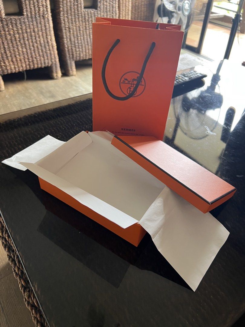 Hermes box (Category: Luxury Accessories) located in Manila. Submitted by murafinds26 (Listing ID 1446009322, Image 3). Description: Guaranteed authentic .