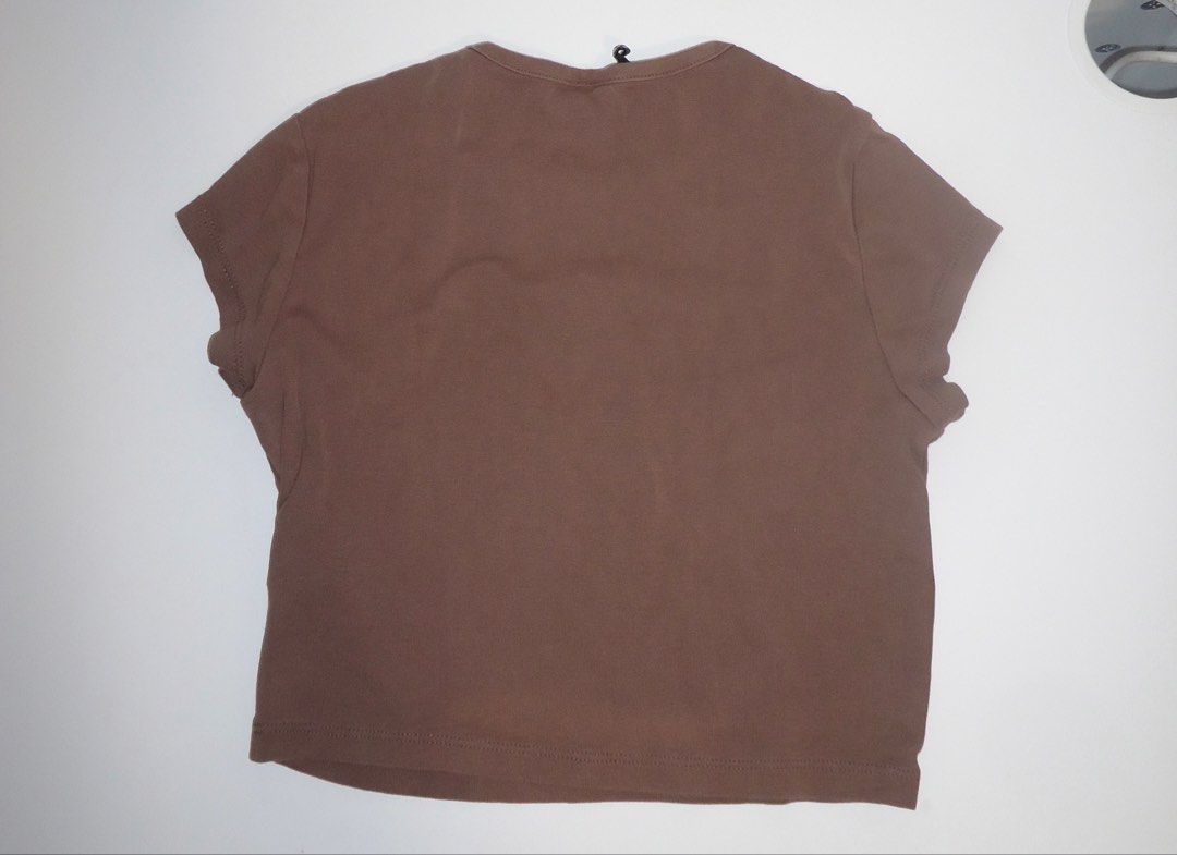 H&M Brown Cropped Baby Tee (Category: Shirts) located in Manila. Submitted by shellseauhh.declutter (Listing ID 1446098702, Image 3). Description: xs-s Price is negotiable .