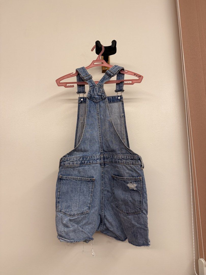 H&M Denim Distressed Short Overalls (Category: Jumpsuits) located in Marikina City. Submitted by hthr74 (Listing ID 1446131055, Image 3). Description: - Light wash denim short overalls from H&M - Features stylish distressed details on the shorts - Adjustable straps with easy buckle closure - Convenient with two front and two back pockets - Ideal for a laid-back, casual look.