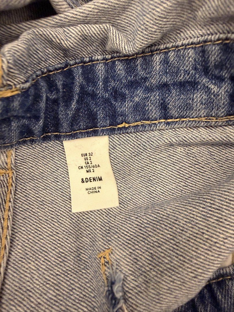 H&M Denim Distressed Short Overalls (Category: Jumpsuits) located in Marikina City. Submitted by hthr74 (Listing ID 1446131055, Image 2). Description: - Light wash denim short overalls from H&M - Features stylish distressed details on the shorts - Adjustable straps with easy buckle closure - Convenient with two front and two back pockets - Ideal for a laid-back, casual look.