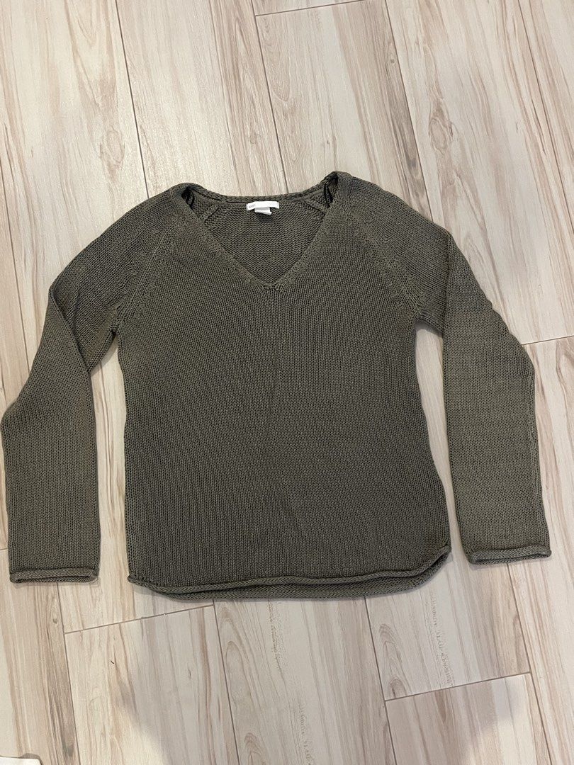H&M Green Sweater (Category: Coats, Jackets and Outerwear) located in Taguig. Submitted by rycarts (Listing ID 1446026164, Image 1). Description: Description: Well used. Signs it usage and a bit worn out Size: Xs in tag but can fit Small General Note: * item is second hand so please manage your expectations * no asking for when worns (ww) pictures will be posted if there is * selling my clothes for low prices bc i need to declutter before school 