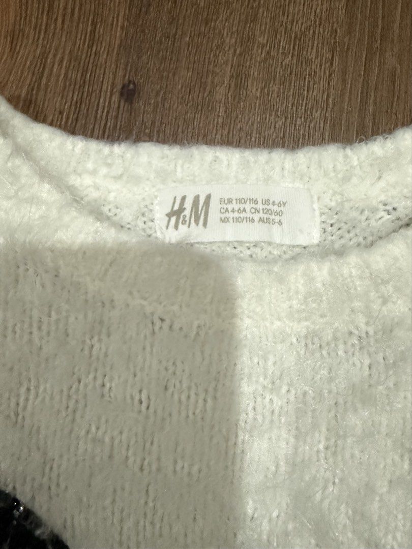 H&M White Fluffy Panda Sequin Sweater (Category: Babies & Kids Fashion) located in Quezon City. Submitted by declutterinclutter (Listing ID 1446007610, Image 2). Description: - Adorable H&M sweater for kids - White and fluffy material - Features a cute panda face with sparkly sequin eyes and bow - Ideal for staying warm and stylish - Size: 110/116 (approximately 4-6 years old).
