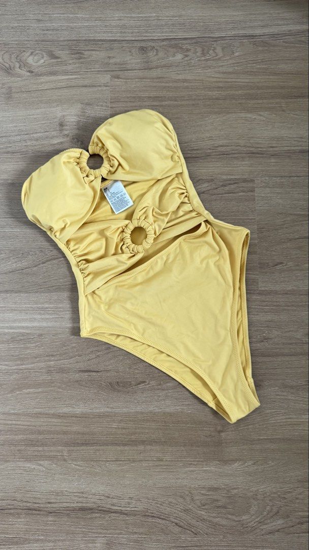 H&M Yellow One-piece Swimsuit (Category: Bikinis & Swimsuits) located in Muntinlupa City. Submitted by trixpelliarmus (Listing ID 1446030732, Image 2). Description: Used once only Original price: 1990.