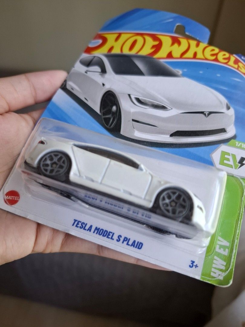 Hot Wheels Tesla | Hotwheels (Category: Vehicle & Diecast Models) located in San Fernando. Submitted by raiaea (Listing ID 1446060668, Image 3). Description: - White Tesla Model S Plaid toy car - From Hot Wheels - Part of the HW EV series - Brand new in original packaging - Ideal for collectors or children - Miniature electric vehicle - Used only for display .