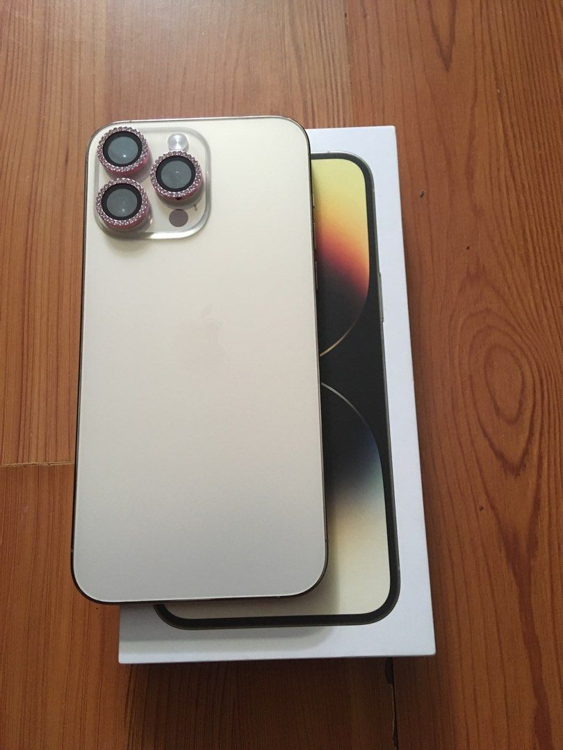 Iphone 14 pro max 256GB (Factory unlocked) (Category: iPhone 14 Series) located in San Juan City. Submitted by sashoppeepipi (Listing ID 1446002267, Image 2). Description: Factory unlocked Battery health 76% Replaced LCD All working Smooth Lady owned.