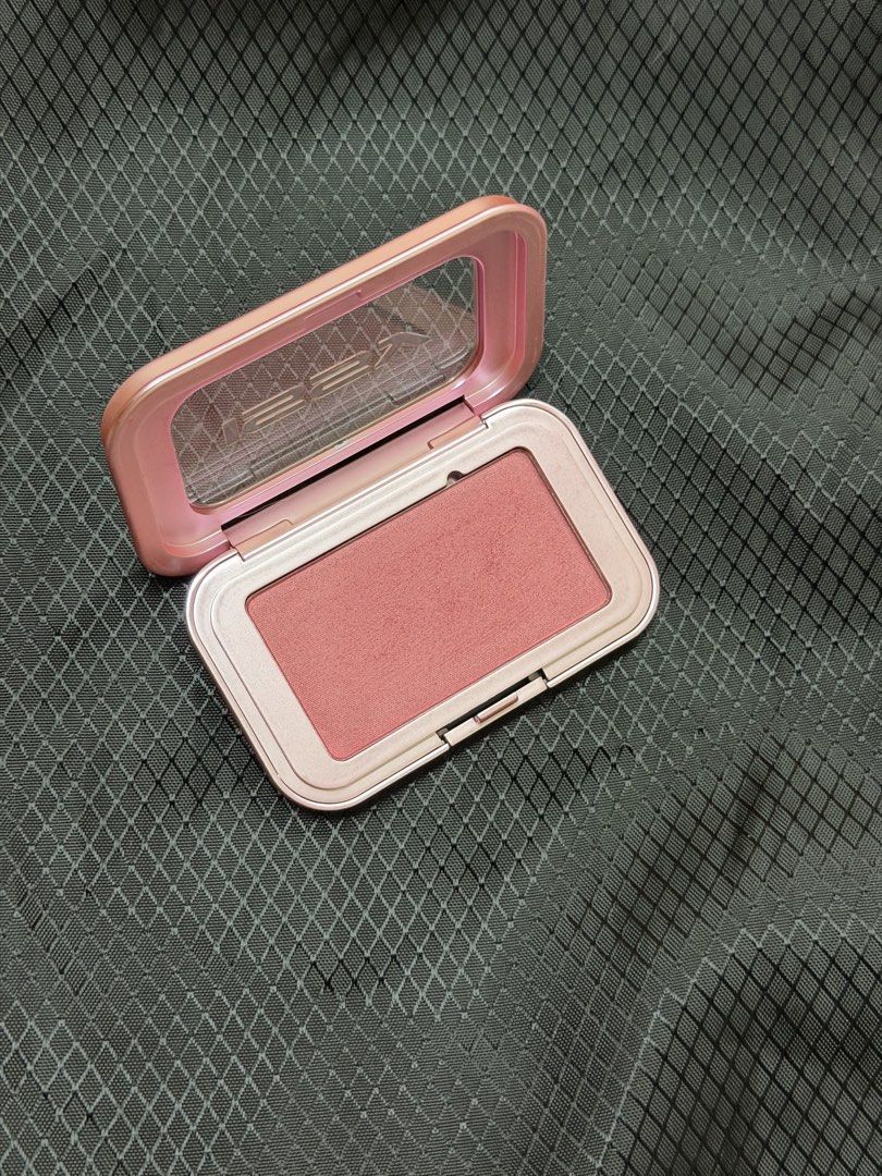 Issy Cowgirl Blush (Category: Makeup) located in Valenzuela. Submitted by retroroyaleph (Listing ID 1446119724, Image 2). Description: Swatched only 350 .