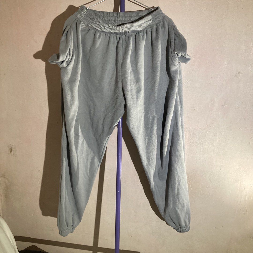 Joggers jogging pants 7 pcs left free size (Category: Joggers) located in Taguig. Submitted by grindrr (Listing ID 1446066522, Image 1). Description: Yes, that’s the real price 6 pcs of light gray 1 PC of white “100% cotton” according to the store I got this from, pero I doubt it. Lots of pilling RFS: switching to 100%. linen .