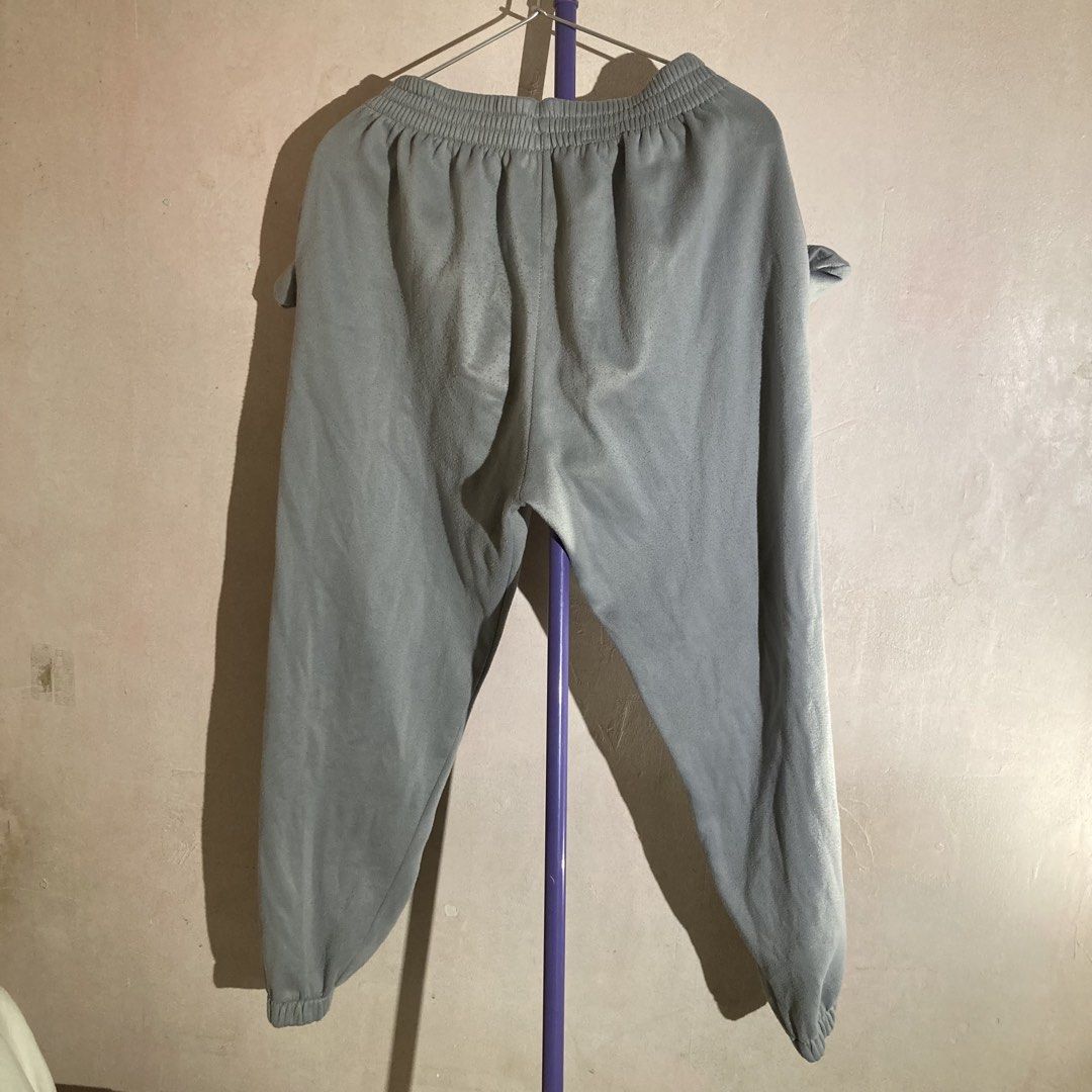 Joggers jogging pants 7 pcs left free size (Category: Joggers) located in Taguig. Submitted by grindrr (Listing ID 1446066522, Image 2). Description: Yes, that’s the real price 6 pcs of light gray 1 PC of white “100% cotton” according to the store I got this from, pero I doubt it. Lots of pilling RFS: switching to 100%. linen .