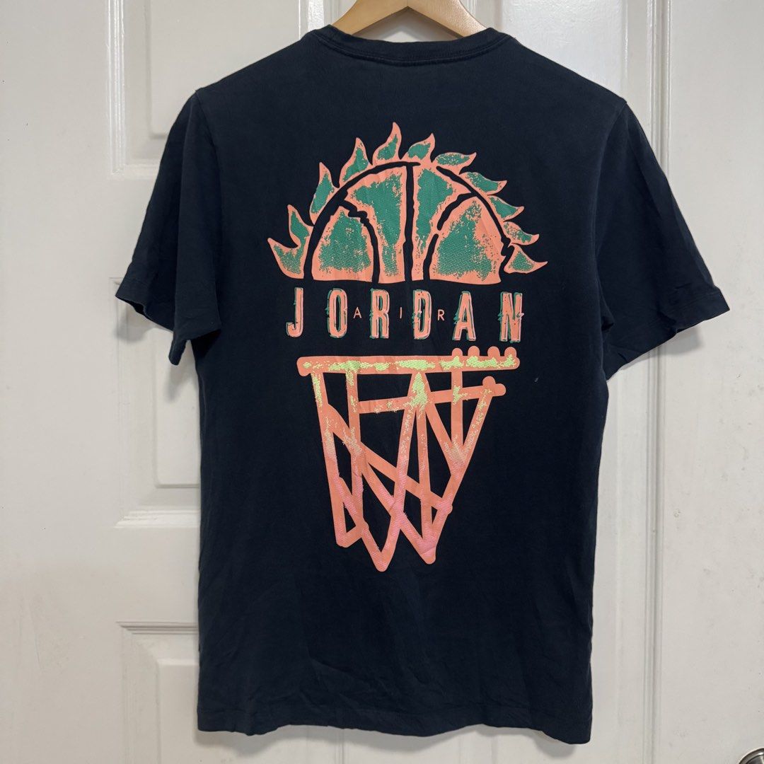 Jordan T-Shirt "Dunk" Graphic Tee (Category: Tshirts & Polo Shirts ) located in Sorsogon. Submitted by gioforjes152843 (Listing ID 1445984353, Image 2). Description: - Black Jordan t-shirt - Cool graphic on front and back - Features basketball hoop and dunking silhouette - Standard fit, size S - Made in China - Great for any Jordan fan.
