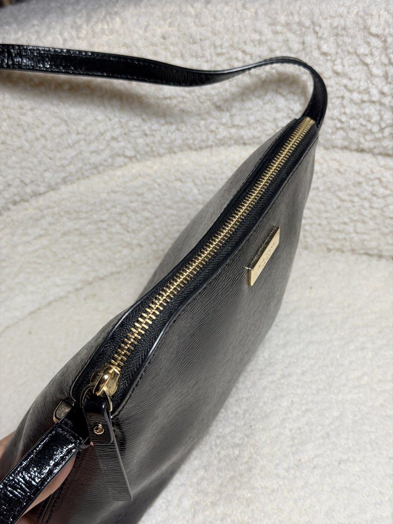 Kate Spade Crossbody Bag Black (Category: Cross-body Bags) located in Manila. Submitted by pinkkitkat (Listing ID 1446143041, Image 3). Description: Lightweight, practical, and easy to style ✨ Perfect everyday grab-and-go bag without sacrificing style. Condition: Please refer to photos for actual condition. ✔️ Lalamove ready ✔️ Actual photos posted ✔️ Pass sa lowball offers please Mine if sure buyer 🤍.