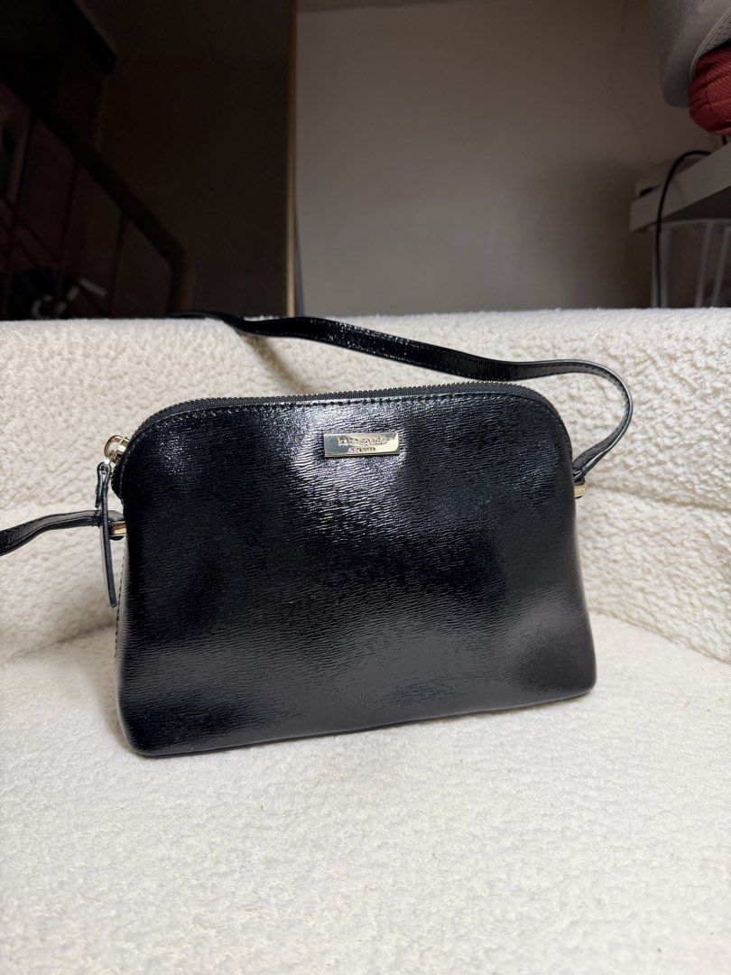 Kate Spade Crossbody Bag Black (Category: Cross-body Bags) located in Manila. Submitted by pinkkitkat (Listing ID 1446143041, Image 1). Description: Lightweight, practical, and easy to style ✨ Perfect everyday grab-and-go bag without sacrificing style. Condition: Please refer to photos for actual condition. ✔️ Lalamove ready ✔️ Actual photos posted ✔️ Pass sa lowball offers please Mine if sure buyer 🤍.