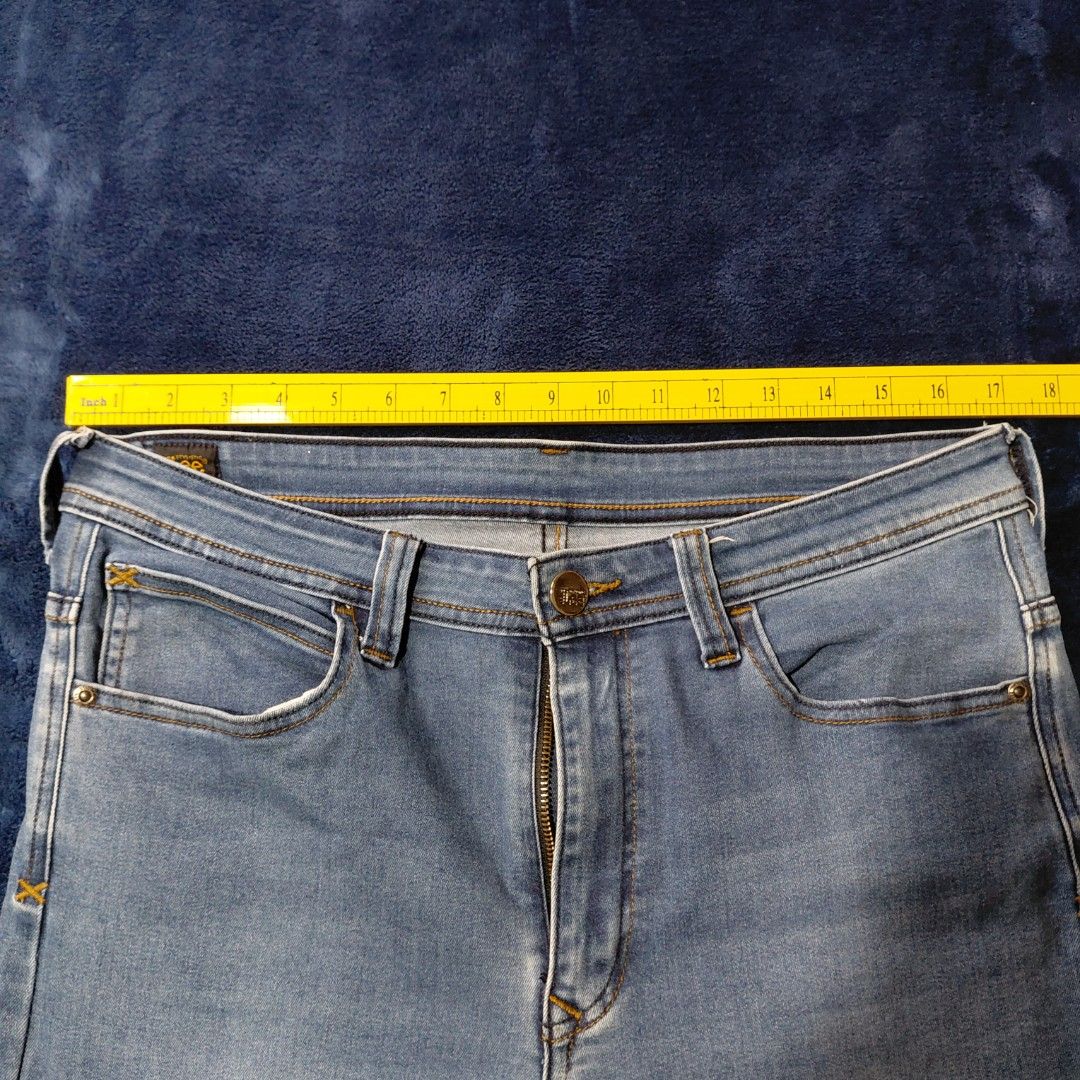 Lee Jeans - Light Wash Straight Leg Denim (Category: Jeans) located in Aringay. Submitted by lloybaltazar (Listing ID 1446097377, Image 3). Description: - Brand: Lee - Style: Light wash straight leg jeans - Fit: Classic denim - Approx. Waist: 18 inches across - Approx. Inseam: 30 inches - Perfect for everyday wear.