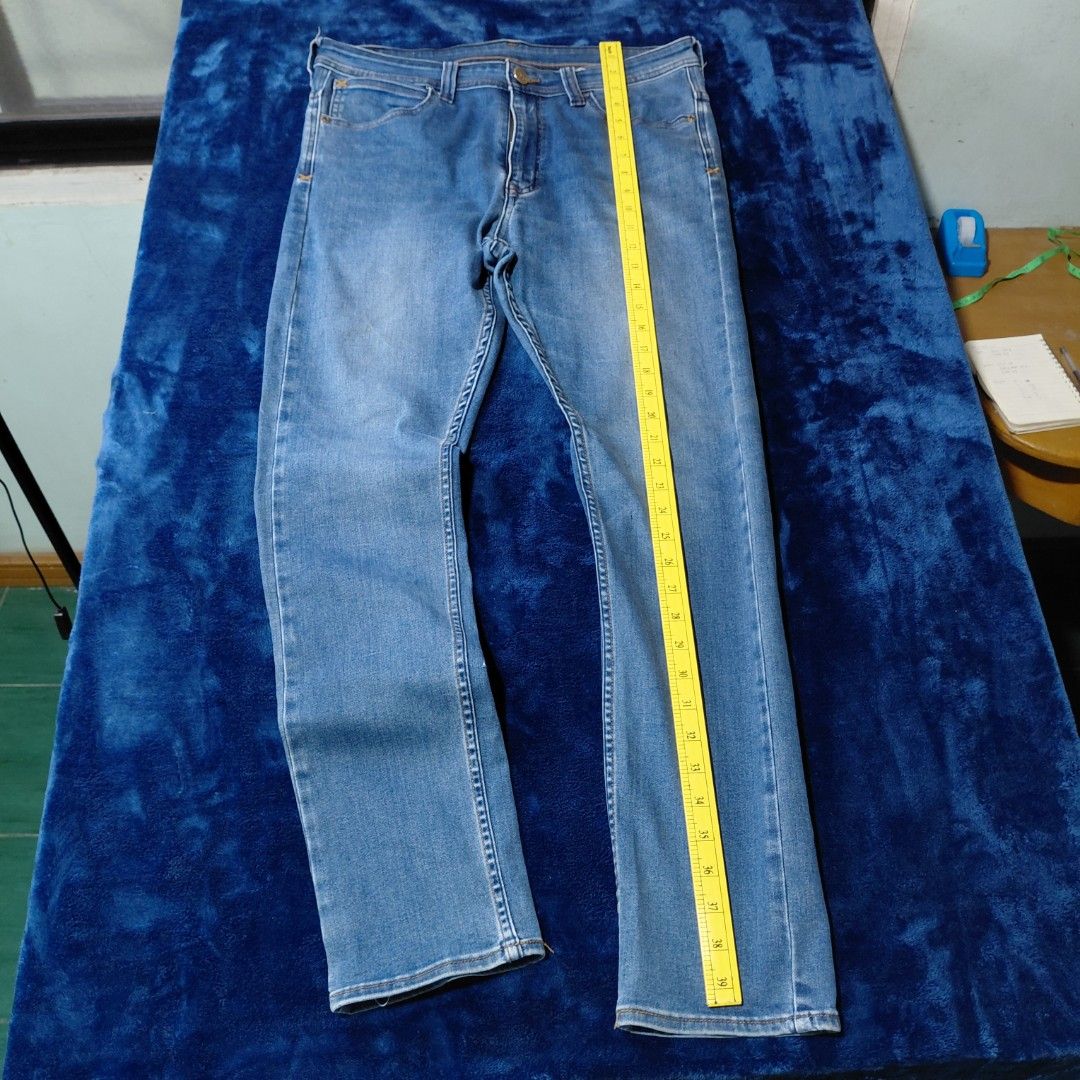 Lee Jeans - Light Wash Straight Leg Denim (Category: Jeans) located in Aringay. Submitted by lloybaltazar (Listing ID 1446097377, Image 2). Description: - Brand: Lee - Style: Light wash straight leg jeans - Fit: Classic denim - Approx. Waist: 18 inches across - Approx. Inseam: 30 inches - Perfect for everyday wear.