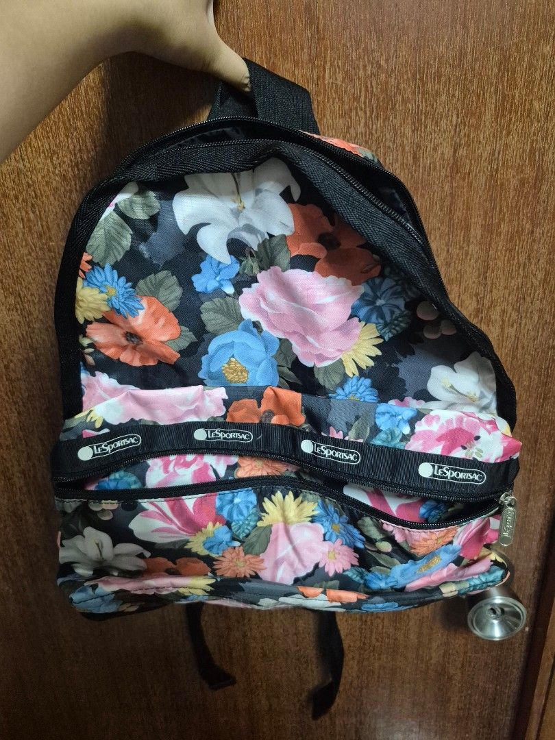 LeSportsac Basic Backpack （分類：背囊）位於 Hong Kong。 由 aixiao_xdma 提交（商品編號 1446018932，圖片 1）。簡介： 。