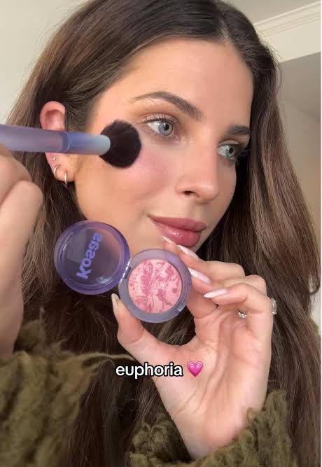 LF!! Kosas Mini Blush - Euphoria (Category: Makeup) located in Binan City. Submitted by ninahiraeth (Listing ID 1446098038, Image 2). Description: looking for this one! the mini kosas euphoria blush from the holiday set! lmk if you have one! bnew not swatched..